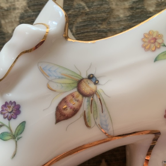 BURTON&BURTON PORCELAIN LADIES SLIPPER VICTORIAN (bees/flowers) CREME/GOLD - Picture 5 of 7